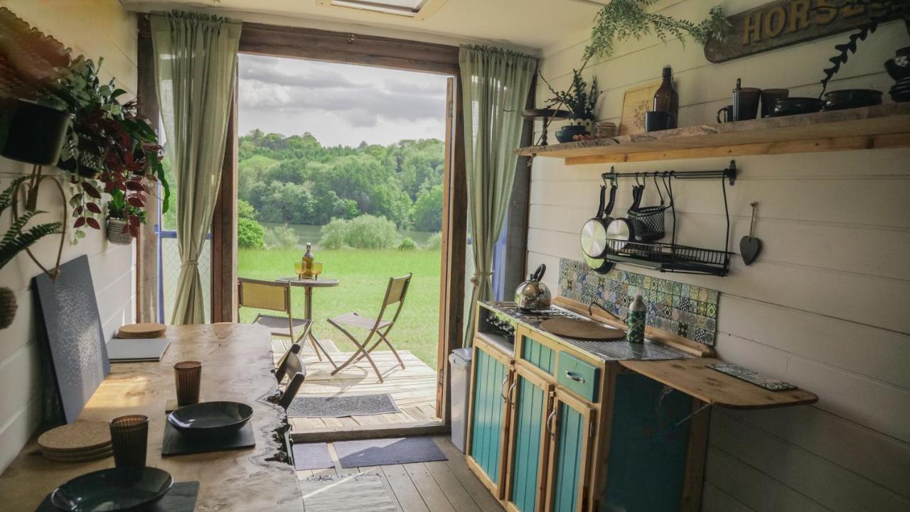Quirky Vintage Horsebox Conversion With Stunning Views Of Ardingly Reservoir Балкомб Экстерьер фото